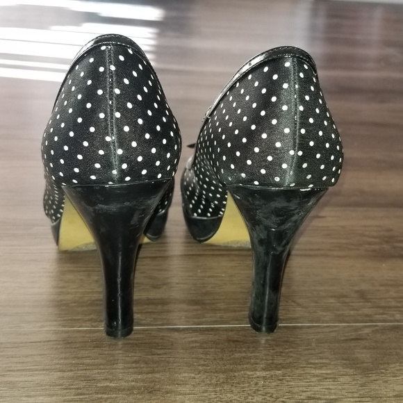 B&W Polka Dot Pumps - Picture 3 of 6